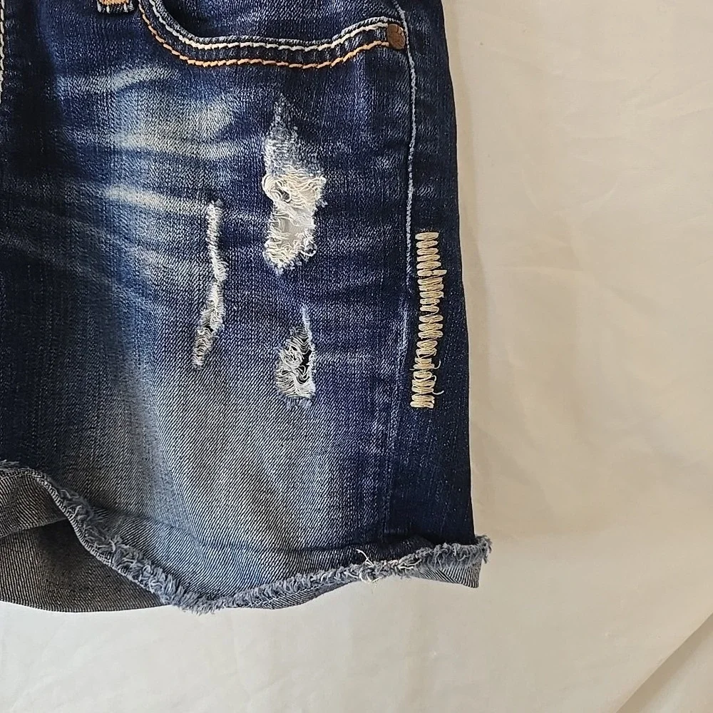 BKE Denim Madison Low‎ Rise Distressed Rough Hem Shorts Womens 28 Blue Y2K Vibes